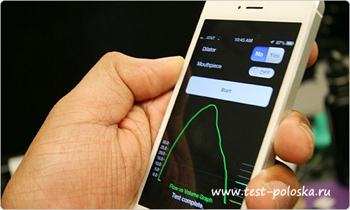 мобильное приложение SpiroSmart использует встроенный в мобильник микрофон и измеряет объем выдыхаемого воздуха по звуку